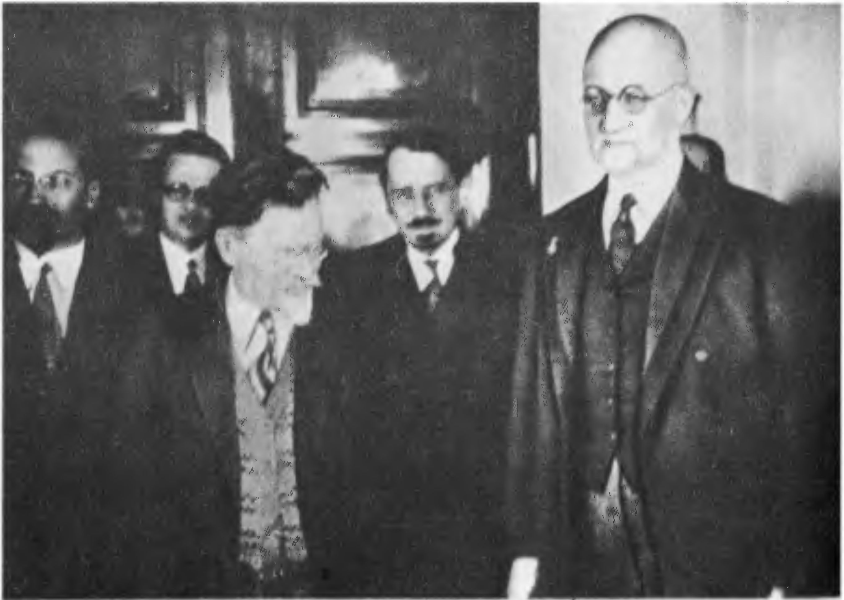 М.И. Калинин, германский посол в СССР Г. фон Дирксен, Л. Карахан (слева). Москва, 1930 г.