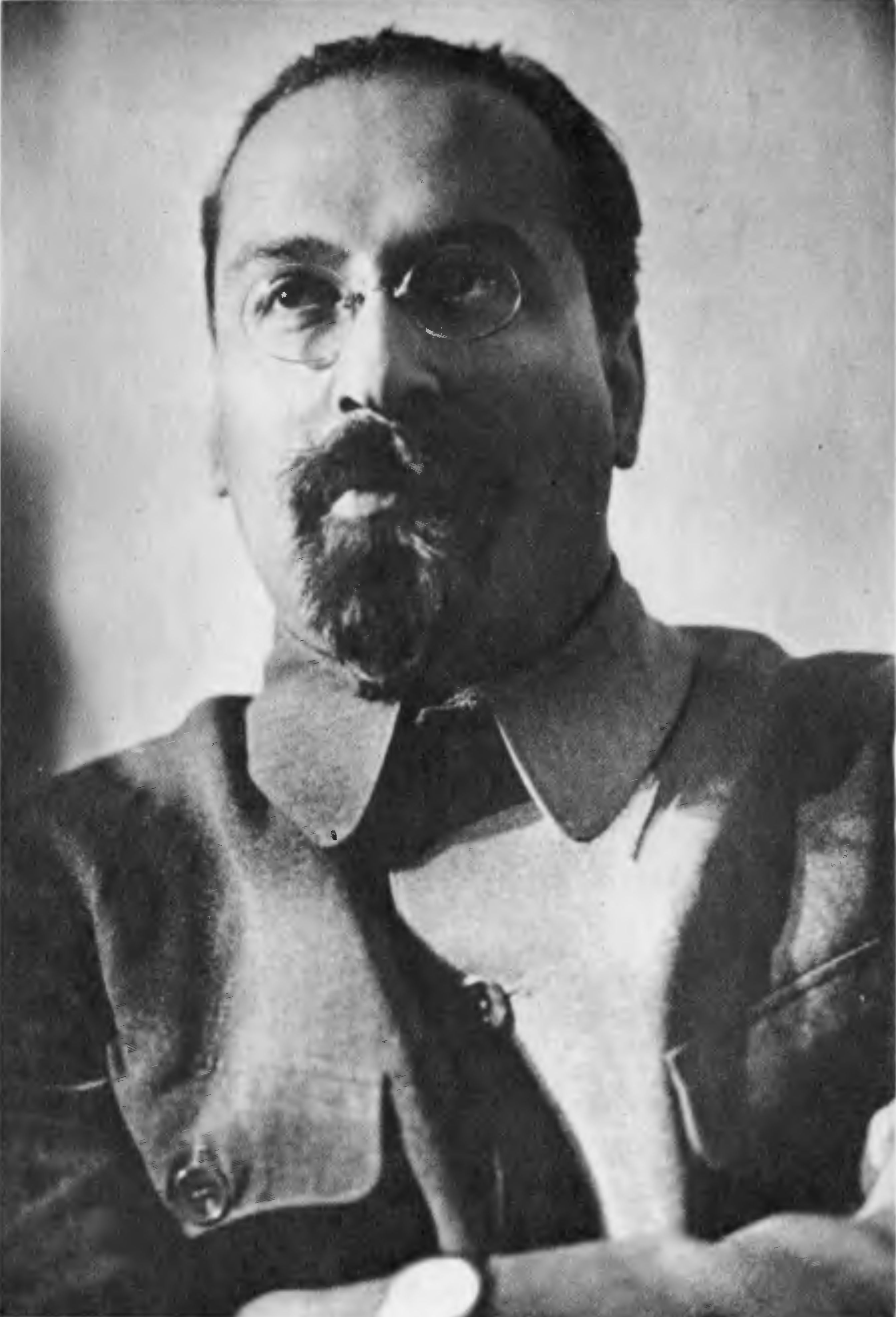 Л.М. Карахан (1889—1937). В мае 1937 года подвергся необоснованным репрессиям. Посмертно реабилитирован