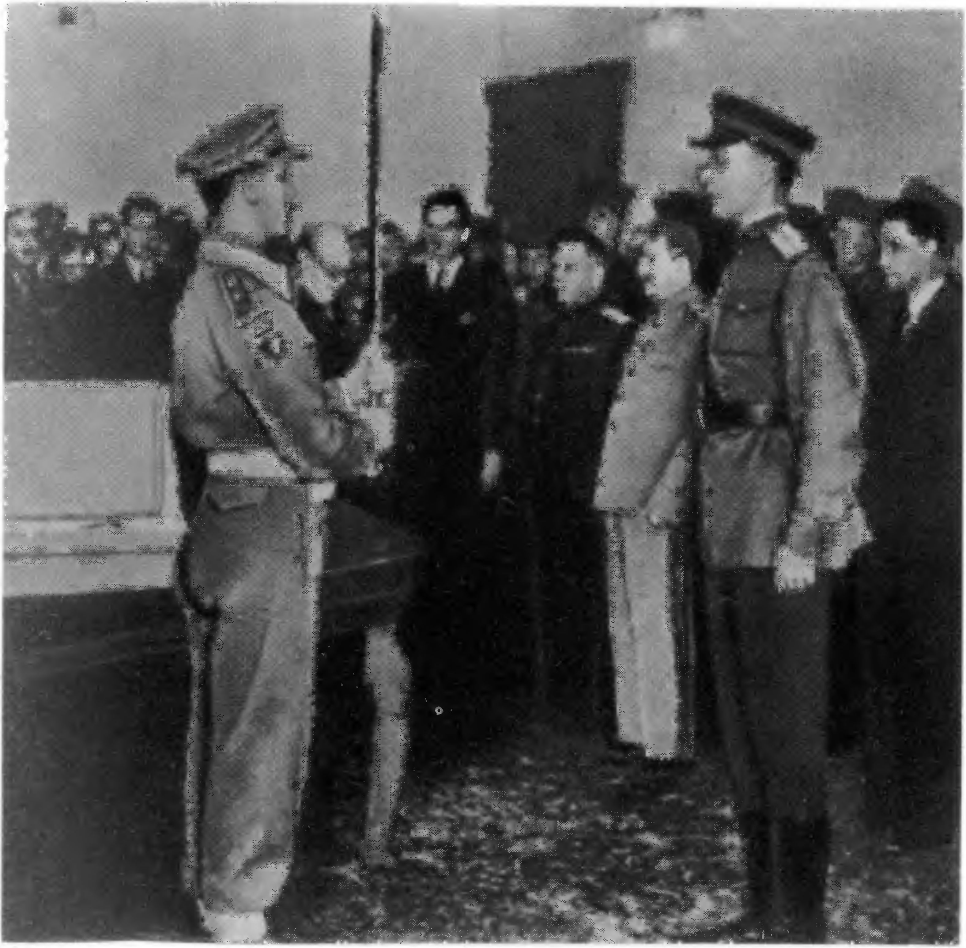 Церемония передачи почетного меча — дара короля Великобритании Георга VI гражданам Сталинграда в ознаменование героической обороны города. Тегеран, 29 ноября 1943 г.