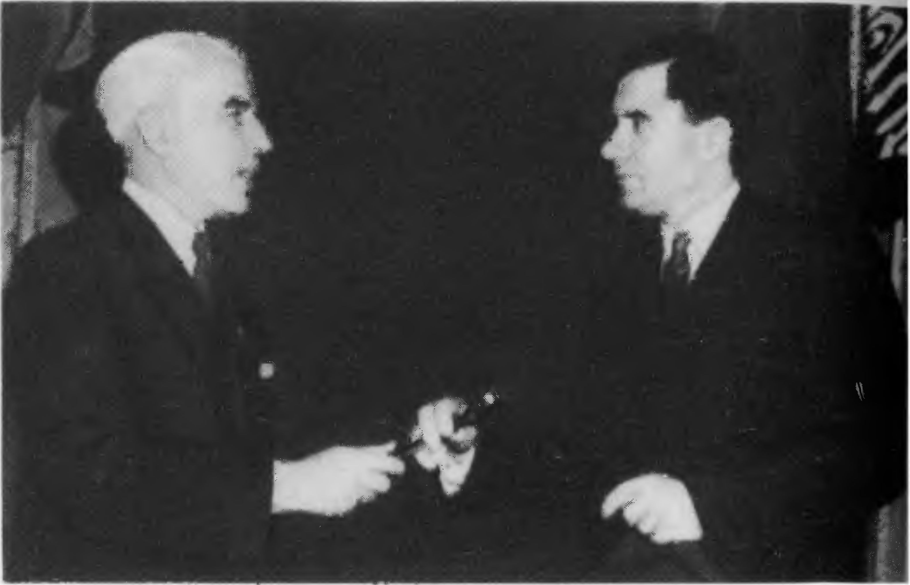 Конференция в Сан-Франциско. 25 апреля — 26 июня 1945 г. Э. Стеттиниус передает А.А. Громыко молоточек председателя конференции