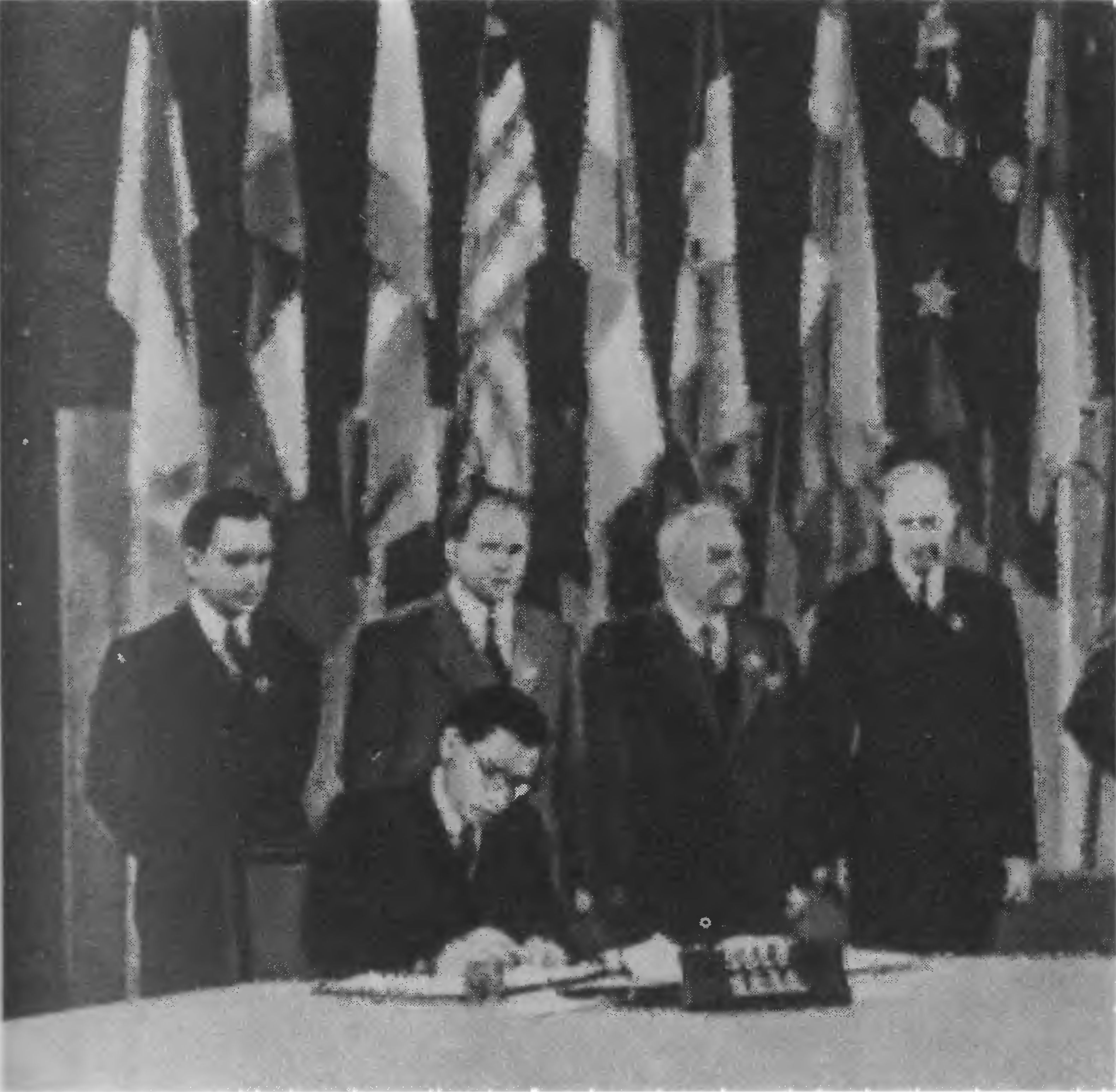 Глава советской делегации А.А. Громыко подписывает Устав ООН