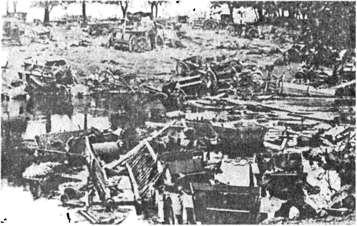 Разбитые обозы польских войск после боев на реке Бзуре