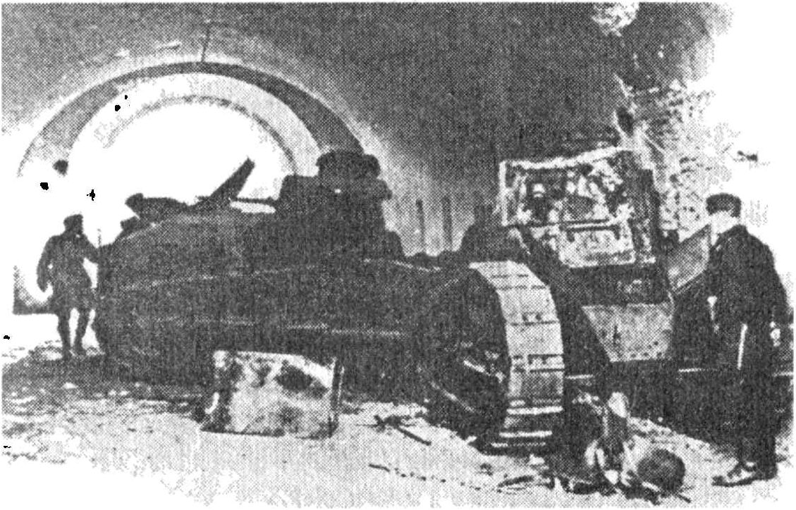 Танки FT-17, участвовавшие в обороне Брестской крепости. Защитники цитадели использовали этих «ветеранов» в качестве неподвижных огневых точек. Две таких машины были установлены на входе в Тереспольские ворота, чтобы преградить путь немецким частям