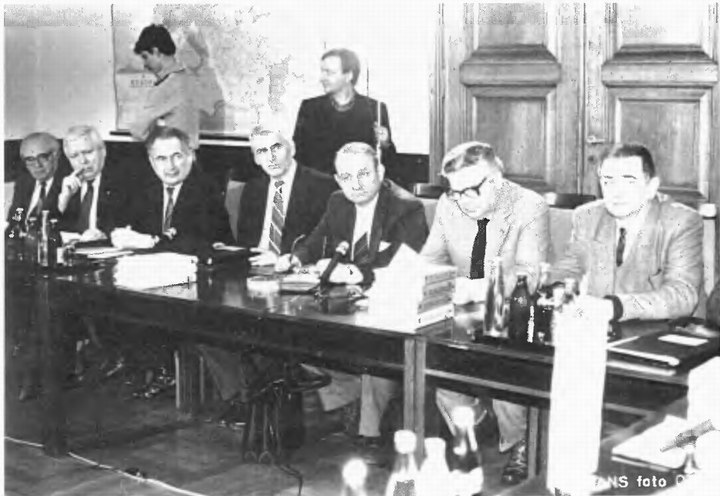 Польская часть комиссии (справа налево): Т. Валихновский, М. Лечик, В.Т. Ковальский, М. Танты, Б. Сыздек, Э. Козловский, Р. Назарович