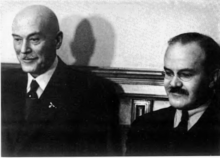 В. М. Молотов и Ф.В. фон Шуленбург (август 1939 г.) (Публ. по: Городецкий Г. Роковой самообман. Сталий и нападение Германии на Советский Союз.)