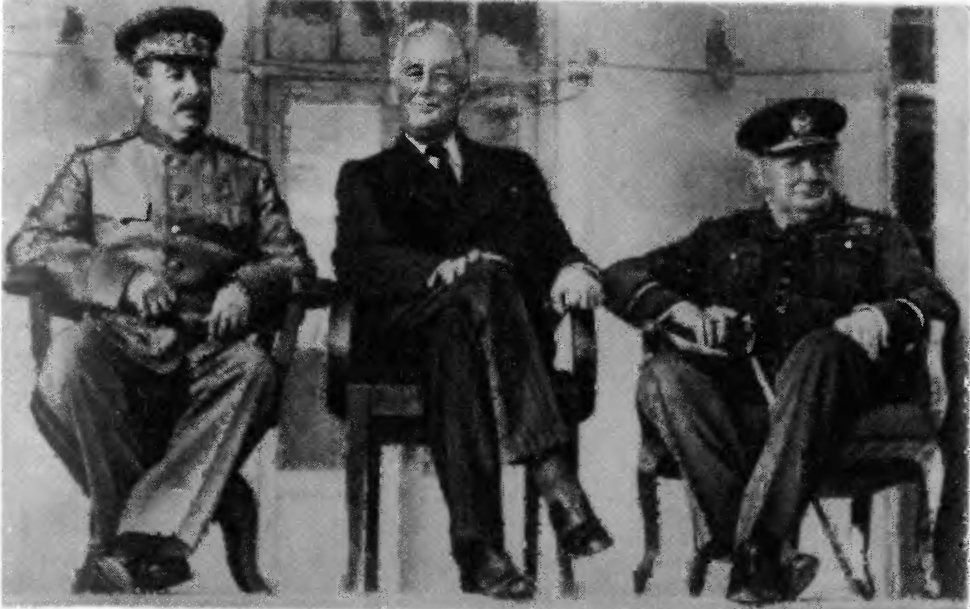 И.В. Сталин, Ф. Рузвельт и У. Черчилль на Тегеранской конференции.