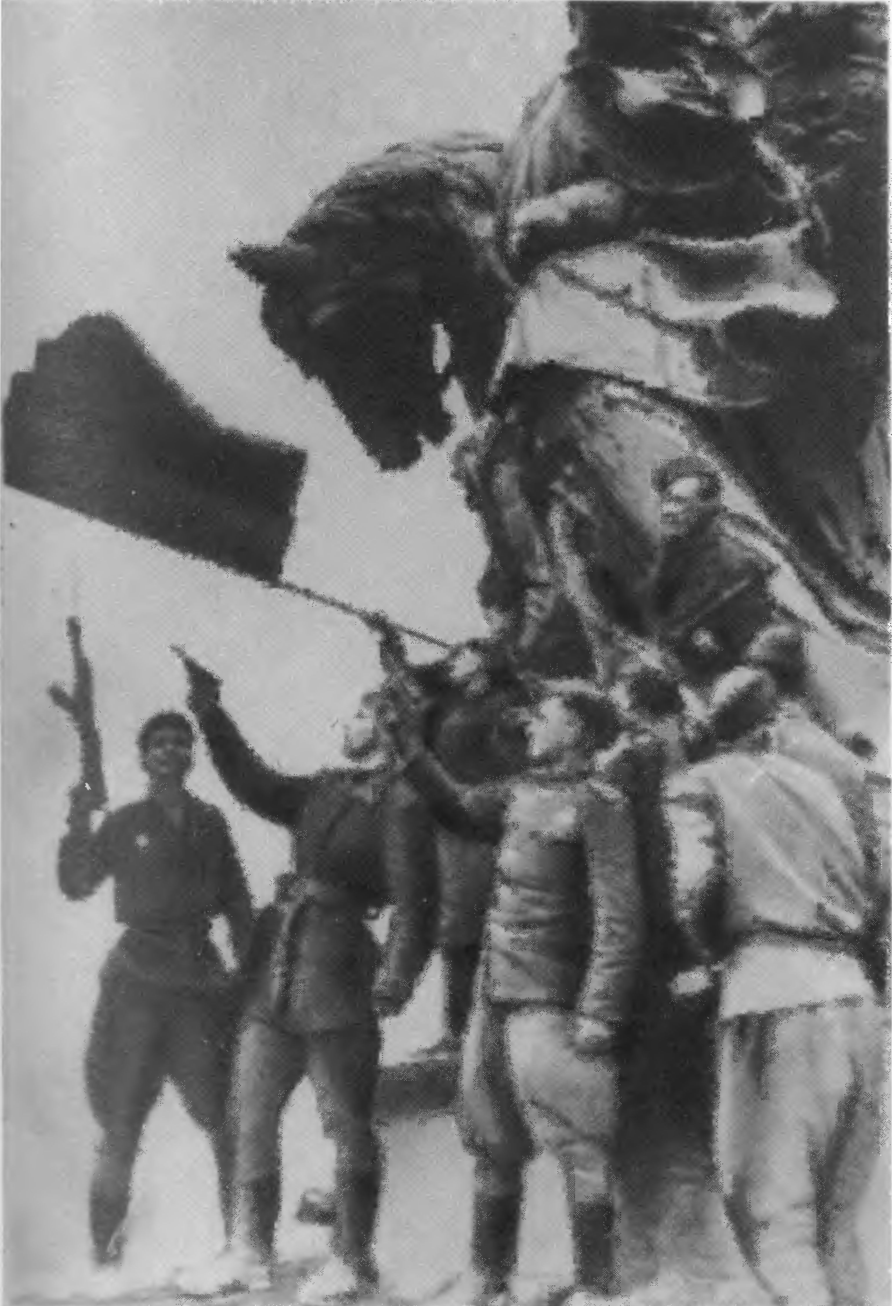 Салют в честь Победы. Рейхстаг, май 1945 г.
